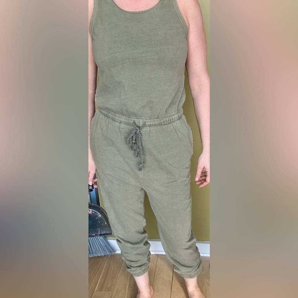 Universal Thread Sage Green Sleeveless Jumpsuit